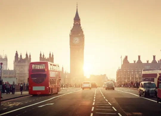 Auf Klassenfahrt mit HEROL&Eacute;: Genie&szlig;en Sie den Blick auf den Big Ben in London.