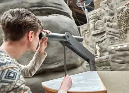 Auf Klassenfahrt mit HEROLÉ: Schüler bei der Erkundung des Elbsandsteingebirges im Nationalparkzentrum Bad Schandau Sächsische Schweiz