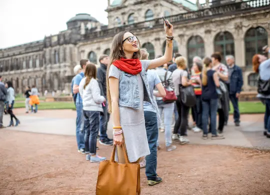 Auf Klassenfahrt mit HEROLÉ: Fotostopp im Zwinger in Dresden
