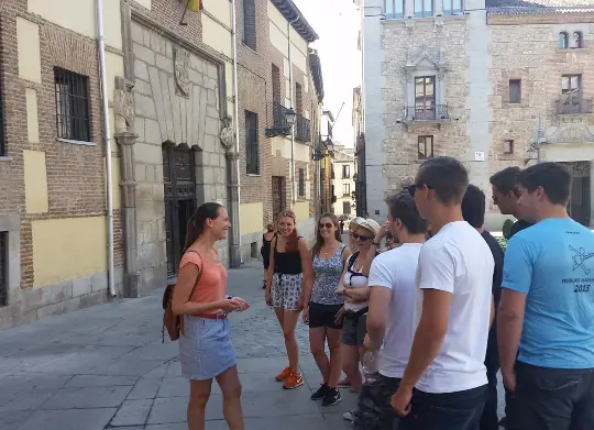 Auf Klassenfahrt mit HEROL&Eacute;: Stadtf&uuml;hrung in Madrid