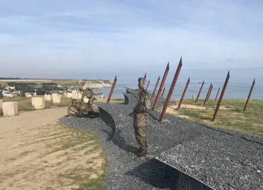 Arromanches in der Normandie Auf Klassenfahrt mit HEROLÉ: Blick auf Arromanches in der Normandie