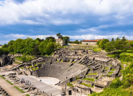 Auf Klassenfahrt mit HEROLÉ: Reste eines römischen Amphitheaters in Lyon