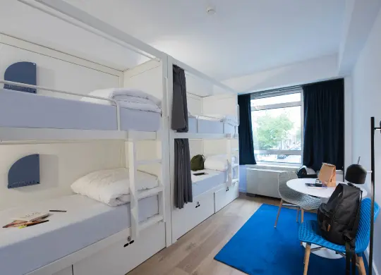 Auf Klassenfahrt mit HEROLÉ: Mehrbettzimmer im room00 Hostel Lissabon
