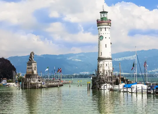 Blick auf den Turm am Bodensee Auf Klassenfahrt mit HEROLÉ: Turm am Bodensee
