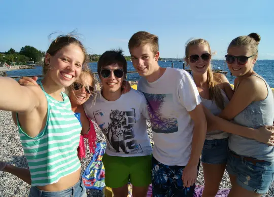 Auf Klassenfahrt mit HEROL&Eacute;: Klassenfahrten, wie hier an den Gardasee, m&uuml;ssen wieder m&ouml;glich sein