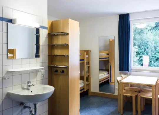 Auf Klassenfahrt mit HEROLÉ: Schwarzwald - Zimmerbeispiel in der JH Freiburg