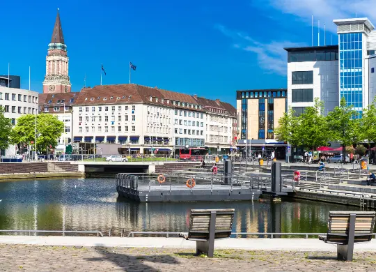 Auf Klassenfahrt mit HEROLÉ: Blick auf die Altstadt der Hafencity Kiel.