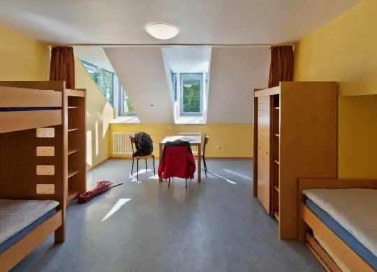 Auf Klassenfahrt mit HEROLÉ: Zimmerbeispiel Haupthaus der Jugendbildungsstätte Volkersberg in der Rhön