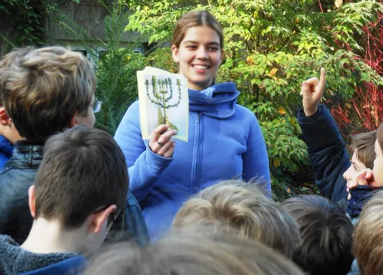 Köln - Im Garten der Religionen Auf Klassenfahrt mit HEROLÉ: Köln - Beim spielerischen Entdecken der Kulturen im Garten der Religionen