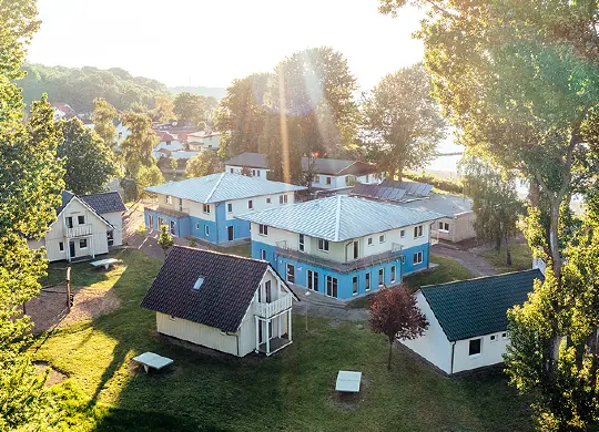 Auf Klassenfahrt mit HEROLÉ: Luftbild der Jugendherberge Stralsund