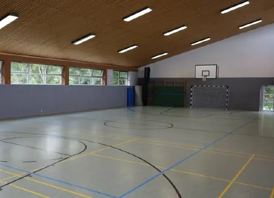 Auf Klassenfahrt mit HEROLÉ: Sporthalle des campushus in St. Peter-Ording