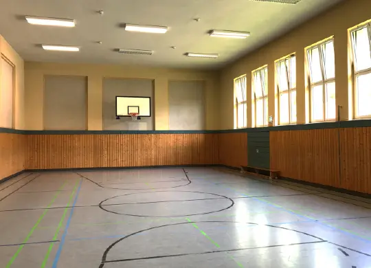 Auf Klassenfahrt mit HEROLÉ: Sporthalle der Jugendherberge Schierke im Harz