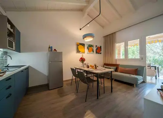 Auf Klassenfahrt mit HEROLÉ: Innenansicht Appartment Ferienanlage Bi-Village