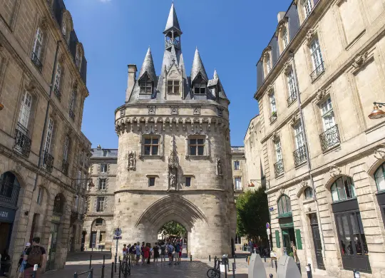 Auf Klassenfahrt mit HEROL&Eacute;: Porte Cailhau in Bordeaux