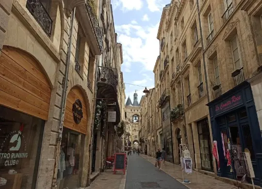 Bordeaux Auf Klassenfahrt mit HEROLÉ: Auf Mystery Tour im mittelalterlichen Bordeaux
