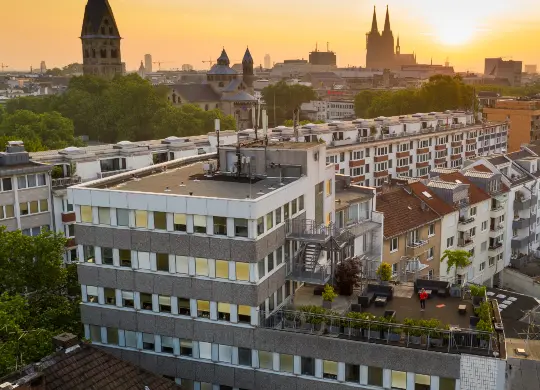Auf Klassenfahrt mit HEROLÉ: Außenansicht des Hostels Köln