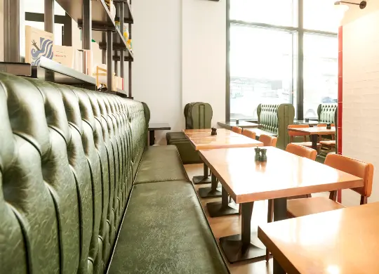Auf Klassenfahrt mit HEROLÉ: Lounge im Generator Madrid