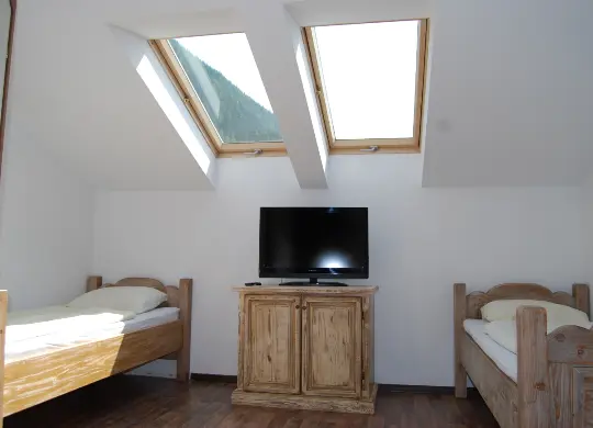 Auf Klassenfahrt mit HEROLÉ: 2-Bett-Zimmer für Begleitpersonen im Jugendsporthaus Ankogel in Mallnitz / Kärnten