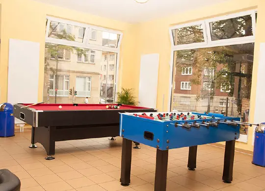 Auf Klassenfahrt mit HEROLÉ: Spieleecke im a&o Hostel Aachen