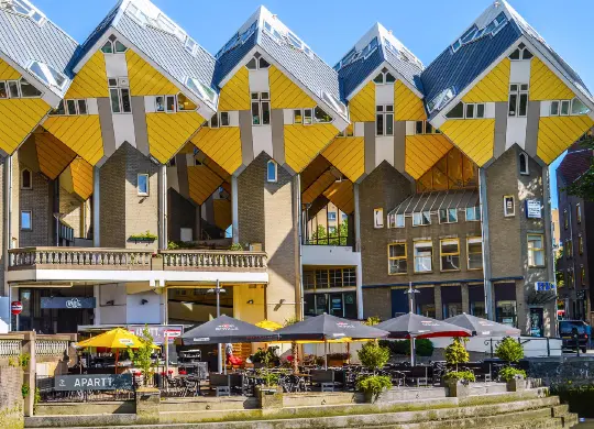 Auf Klassenfahrt mit HEROLÉ: Außenansicht des Stayokay Hostel Rotterdam