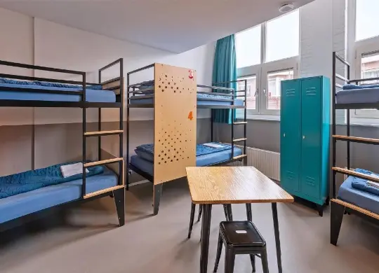 Auf Klassenfahrt mit HEROLÉ: 6-Bett-Zimmer im Stayokay Hostel Den Haag