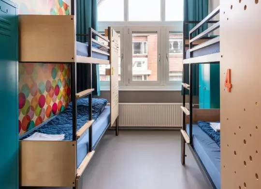 Auf Klassenfahrt mit HEROLÉ: 4-Bett-Zimmer im Stayokay Hostel Den Haag