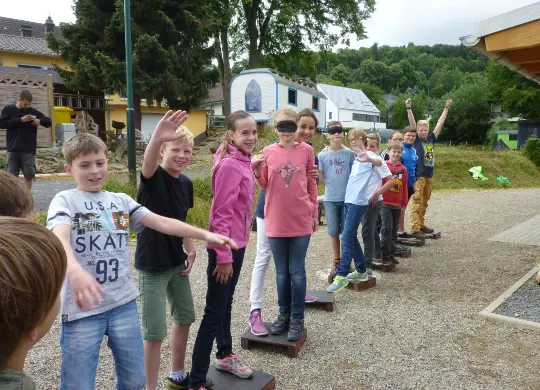 Auf Klassenfahrt mit HEROLÉ: Kionder beim erlebnispädagogischen Programm Nabedi Camp Eifel
