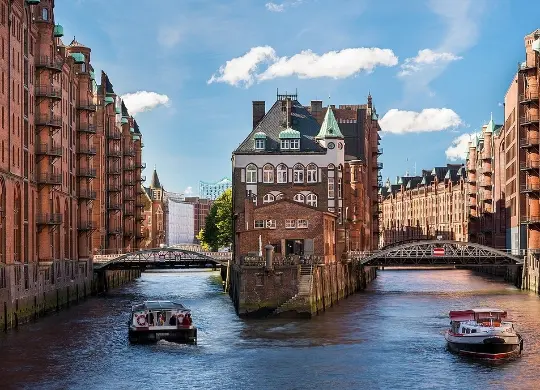 Auf Klassenfahrt mit HEROL&Eacute;: Fleethaus in der Hafenstadt Hamburg.