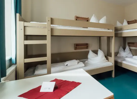 Auf Klassenfahrt mit HEROLÉ: Mehrbettzimmer der Jugendherberge Greifswald