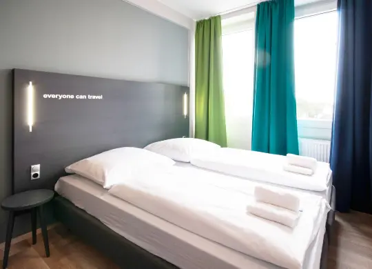 Auf Klassenfahrt mit HEROLÉ: Beispielzimmer für die Begleitpersonen im a&o Hostel Bremen