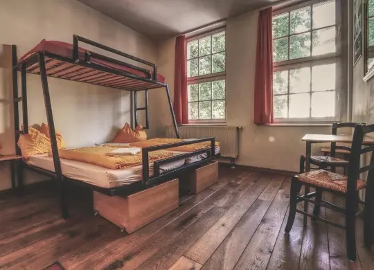 Auf Klassenfahrt mit HEROLÉ: Zimmerbeispiel im Opera Hostel in Erfurt