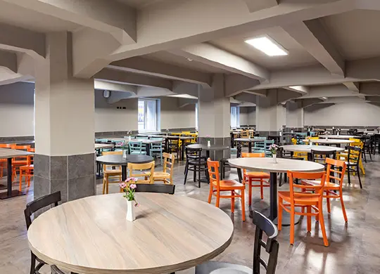 Auf Klassenfahrt mit HEROLÉ: Frühstücksraum im a&o Hostel Wien Hauptbahnhof