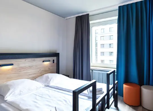 Auf Klassenfahrt mit HEROLÉ: Zimmer für die Begleitpersonen im a&o Hostel Nürnberg
