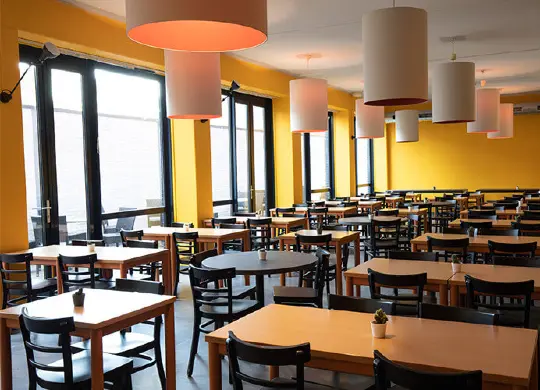 Auf Klassenfahrt mit HEROLÉ: Frühstücksraum im a&o Hostel in Rotterdam