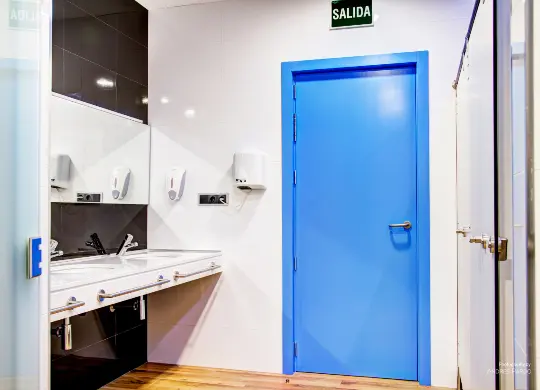 Auf Klassenfahrt mit HEROLÉ: Etagen-WC im Urban Youth Hostel in Valencia