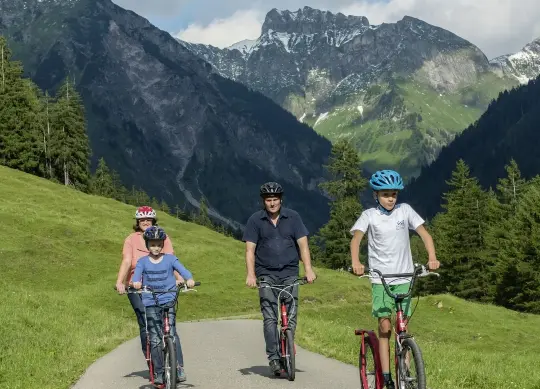 Arena und Roller Tour im Allgäu Auf Klassenfahrt mit HEROLÉ: Kinder bei der Arena und Roller Tour im Allgäu