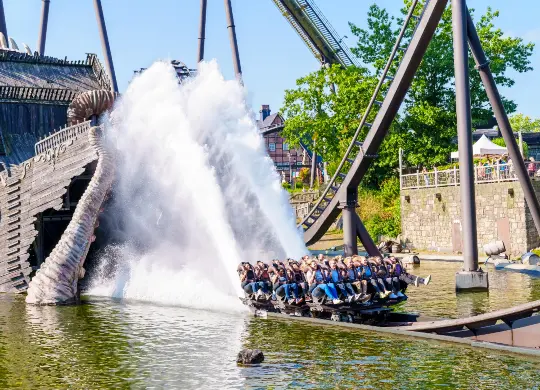 Klassenfahrt Lüneburger Heide: Heide Park Holiday Camp Soltau, Krake Auf Klassenfahrt mit HEROLÉ: Krake im Heide Park Soltau in der Lüneburger Heide