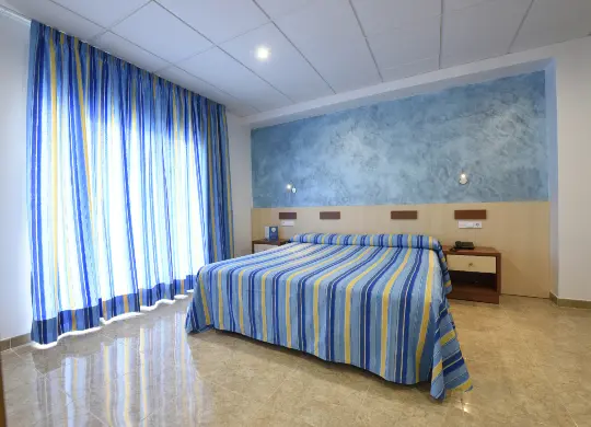 Auf Klassenfahrt mit HEROLÉ: Zweibettzimmer im Hotel Internacional in Katalonien
