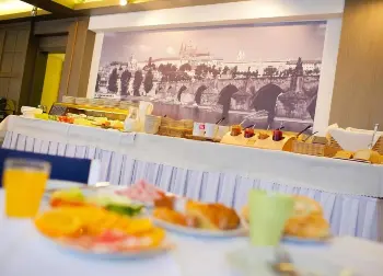 Frühstücksbuffet im Hotel Charles Central in Prag Auf Klassenfahrt mit HEROLÉ: Frühstücksbuffet im Hotel Charles Central in Prag