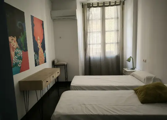 Auf Klassenfahrt mit HEROLÉ: Zweibettzimmer im Feel Hostel Soho Málaga