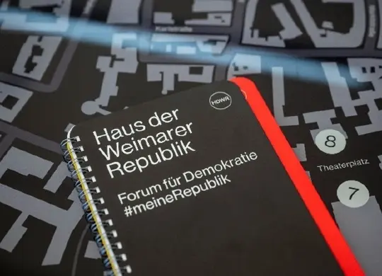 Auf Klassenfahrt mit HEROLÉ: Pädagogisches Angebot im Haus der Weimarer Republik Weimar