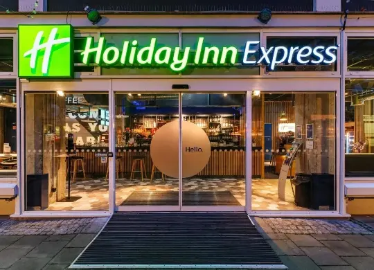 Auf Klassenfahrt mit HEROLÉ: Eingangsbereich im Holiday Inn Express Dresden Zentrum