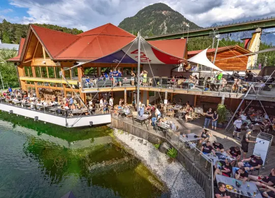 Auf Klassenfahrt mit HEROLÉ: Lakeside Restaurant für die Vollpension in der Area 47 in Tirol