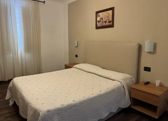 Auf Klassenfahrt mit HEROLÉ: Zimmerbeispiel im Hotel Ambra Forte dei Marmi in der Toskana