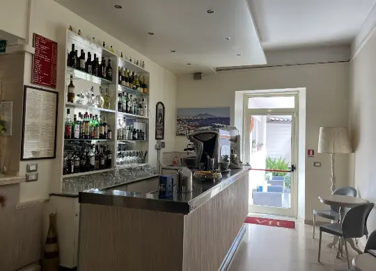 Auf Klassenfahrt mit HEROLÉ: Bar im Hotel Ambra Forte dei Marmi in der Toskana