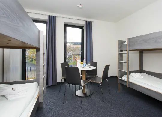 Auf Klassenfahrt mit HEROLÉ: Vierbettzimmer in der Jugendherberge Duisburg Sportpark im Ruhrgebiet