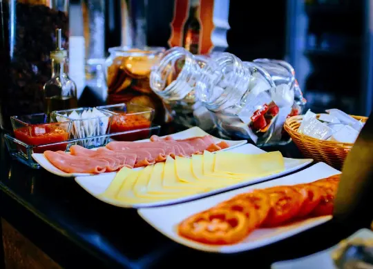 Auf Klassenfahrt mit HEROLÉ: Abendessen im Purple Nest Valencia