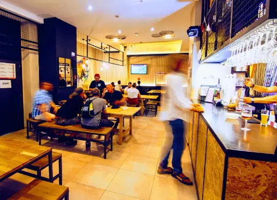 Auf Klassenfahrt mit HEROLÉ: Speisesaal im Purple Nest Valencia
