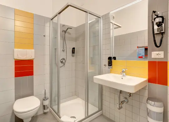Auf Klassenfahrt mit HEROLÉ: Badezimmer MEININGER Milano Garibaldi
