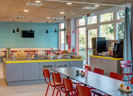 Auf Klassenfahrt mit HEROLÉ: Frühstücksraum MEININGER Milano Garibaldi
